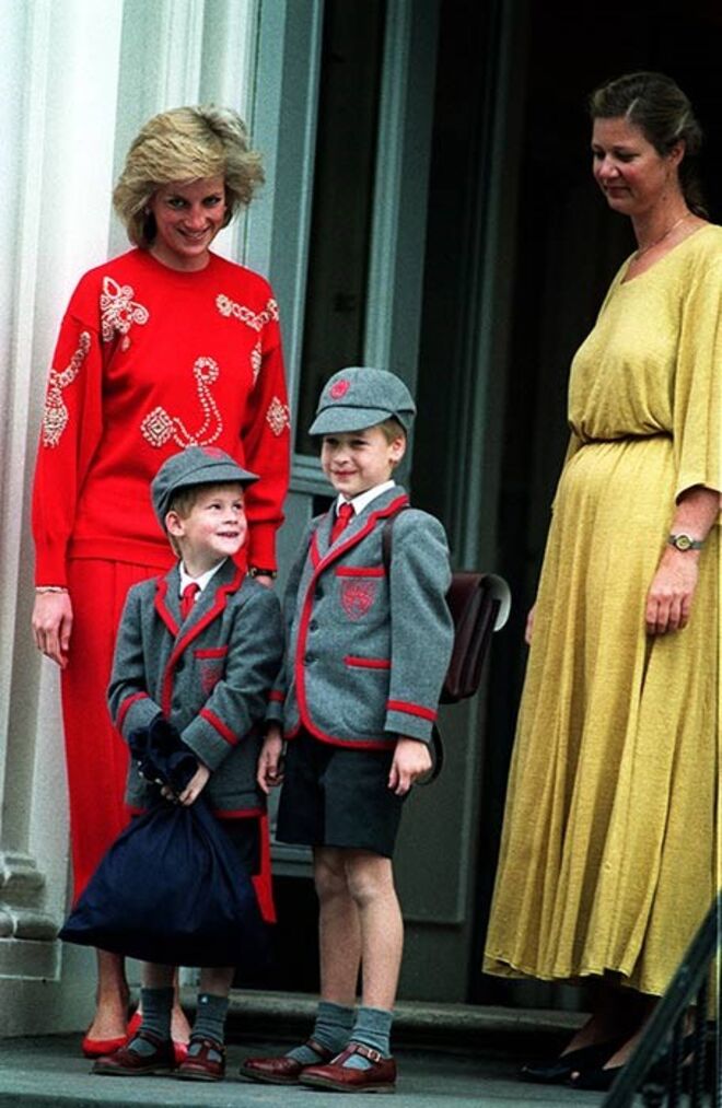 Diana a acompanhar à escola os príncipes William e Harry