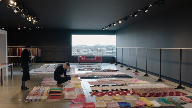 Dries (de ReinerHolzemer). Tecidos da coleção primavera/verão 2016, no atelier do criador em Antuérpia.