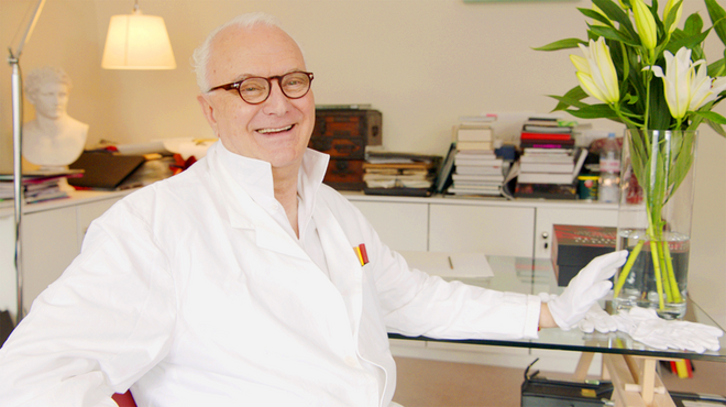 Manolo: The Boy Who Made Shoes for Lizards (de Michael Roberts), o criador de calçado Manolo Blahnik.