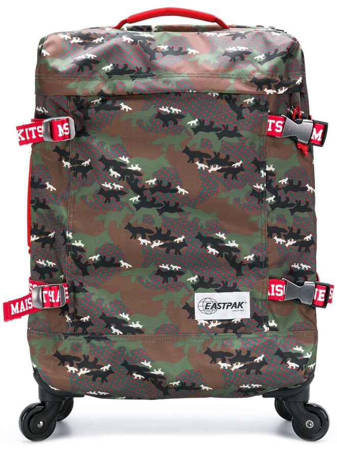 €208, Maison Kitsuné x Eastpack em Farfetch.com