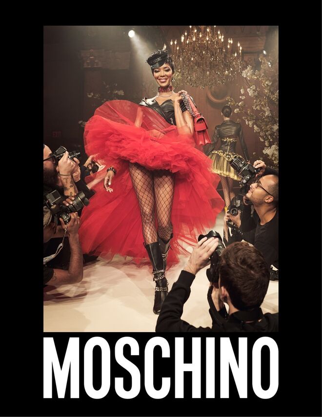 Naomi Campbell, Liya Kebede, Adut Akech Bior, Yasmin Wijnaldum e Aube Jolicoeur. Moschino para primavera/verão 2018