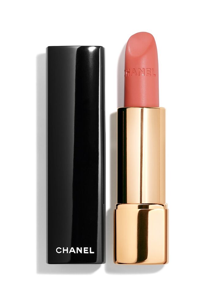 Batom Rouge Allure Velvet no tom 65 L'Aristocratica, €34, Chanel