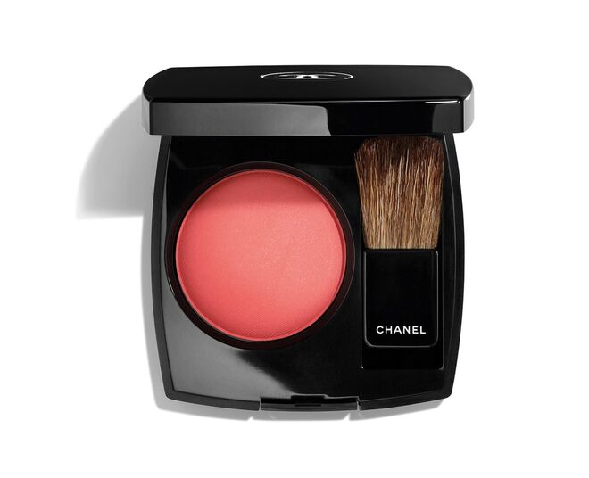 Blush Joues Contraste no tom 430 Foschia Rosa, €42, Chanel