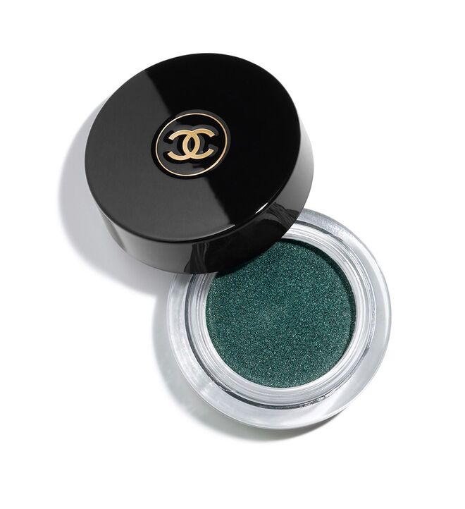 Sombra de olhos Ombre Première Crème no tom 824 Verderame, €32, Chanel
