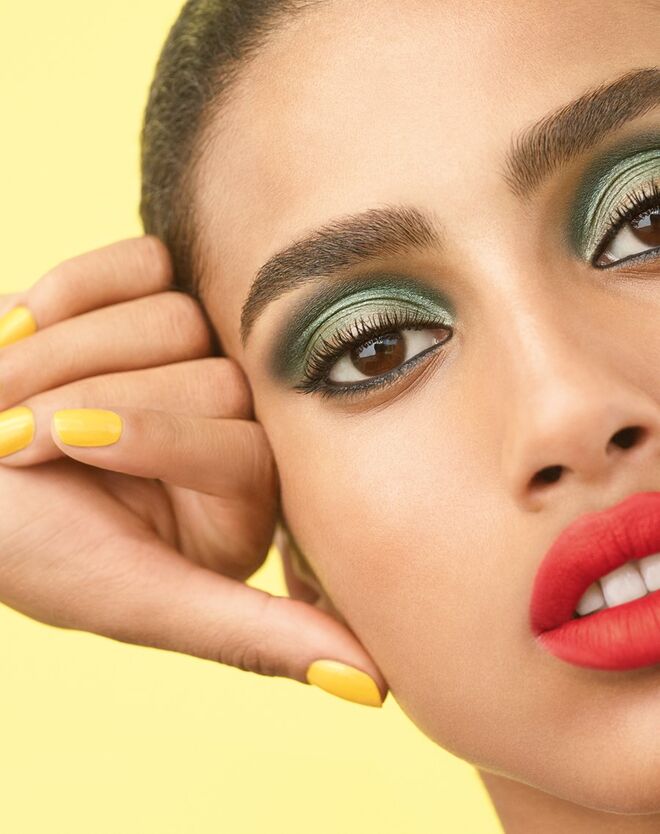 A modelo Imaan Hammam é o rosto da nova coleção de maquilhagem Neapolis: New City, da Chanel