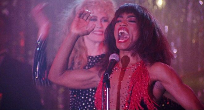 Angela Bassett interpreta Tina Turner, Tina (1993)
