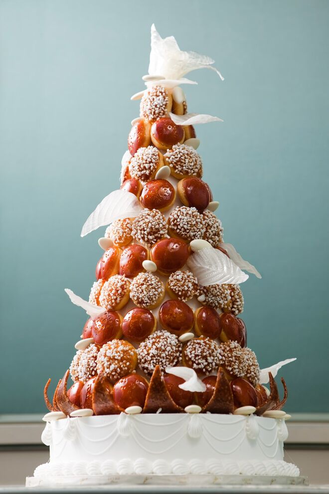 Croquembouche, de 12 a 300 porções. Cada porção: 9,50€