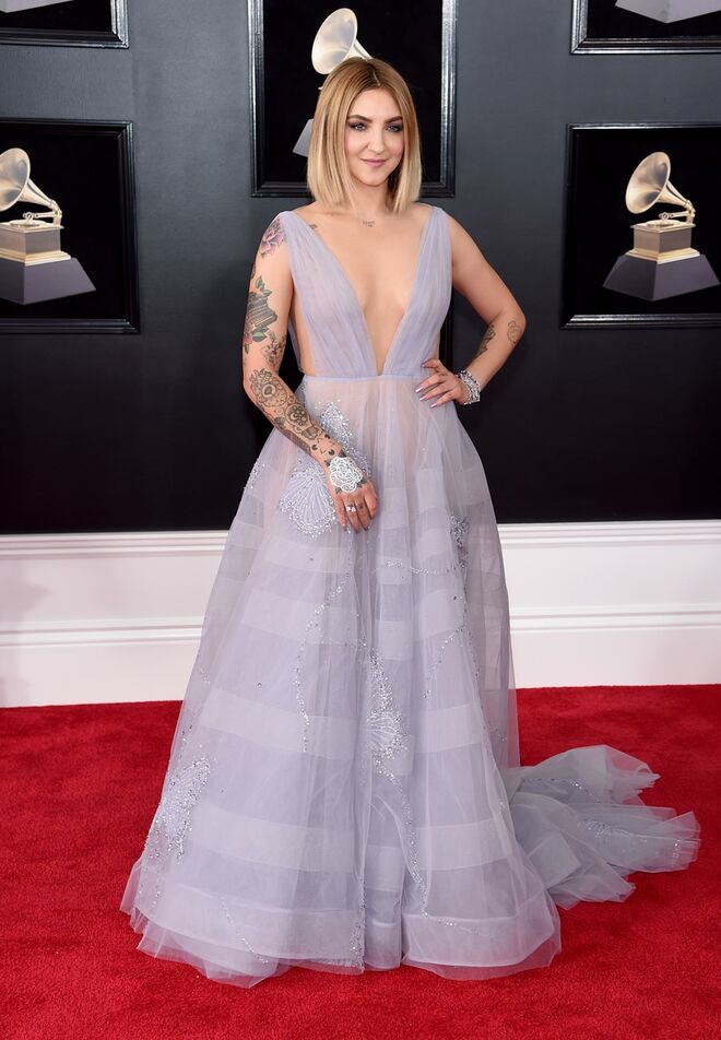 Julia Michaels, em Paolo Sebastian e jóias Chopard