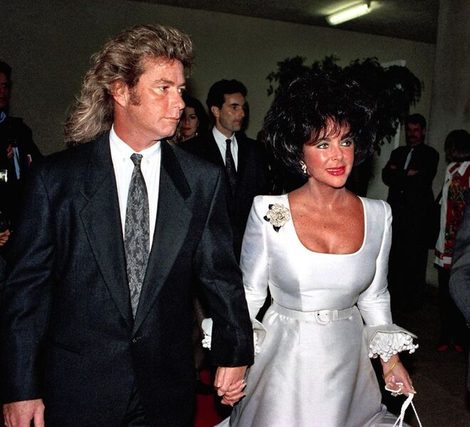 Elizabeth Taylor e Larry Fortensky: 20 anos de diferença. Casaram em 1991 e divorciaram-se em 1996. Este foi o sétimo e último marido da atriz. 