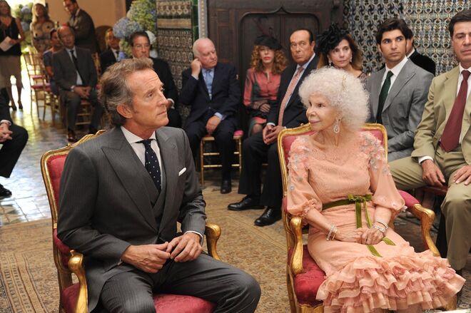 Duquesa de Alba e Alfonso Díez Carabantes: 24 anos de diferença. Foram casados de 2011 a 2014, ano em que Alfonso ficou viúvo.