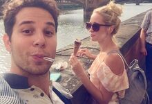 Anna Camp e Skylar Astin | Os dois atores da saga Pitch Perfect casaram numa cerimónia ao ar livre, na Califórnia, em setembro de 2016. A lua-de-mel aconteceu em Itália. 