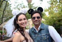 John Stamos e Caitlin McHugh | Casaram em fevereiro de 2018 e passaram a lua-de-mel na Walt Disney World. 