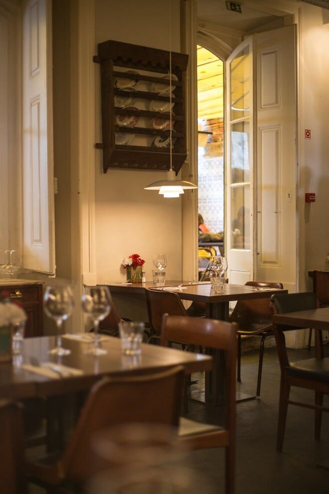 Degustar os pratos do The Decadente Restaurante & Bar