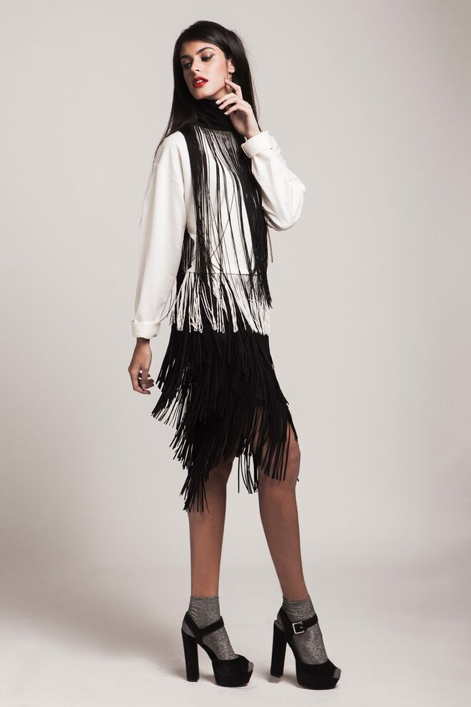 70’s Black & White | Stylist: Rita Alves e Modelo: Natacha Nurdine (Face Models) | Saia, camisola e saia- Zara; Sapatos- Steve Madden; meias da produção