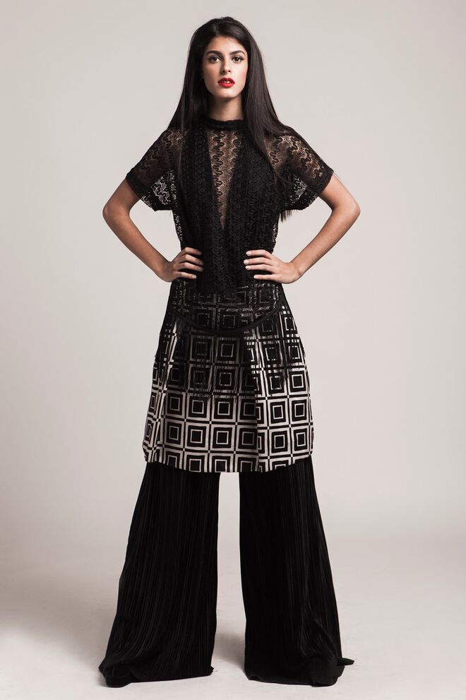 70’s Black & White | Stylist: Rita Alves e Modelo: Natacha Nurdine (Face Models) | Casaco e saia da produção; macacão, Mango; botas, Zara