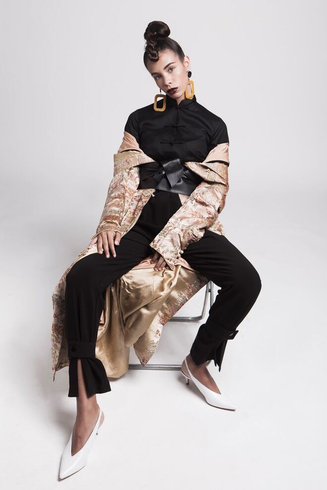 Oriental | Stylist: Sandrina Rebelo e Modelo: Ana Catarina (Karacter Agency) | Roupão da produção, blusa na Du Chic á Vendre, casaco e brincos Zara, calças H&M, cinto da produção, sapatos Mango.