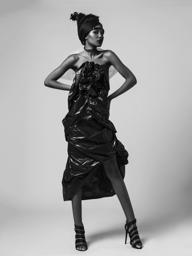 I only have Garbage Bags in my closet | Stylist: Inês Sousa e Modelo – Larisse Liz (Face Models) | Sandálias, Primark