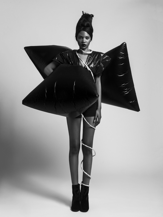 I only have Garbage Bags in my closet | Stylist: Inês Sousa e Modelo – Larisse Liz (Face Models)