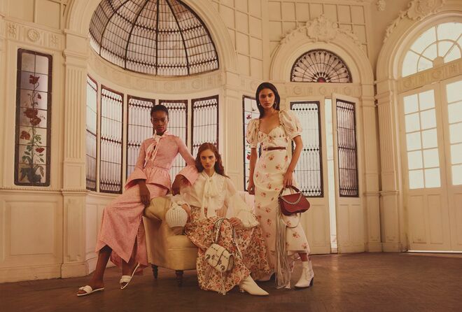 Sarah Berger, Mayowa Nicholas, Aira Ferreira. Net-a-porter.com para primavera/verão 2018.