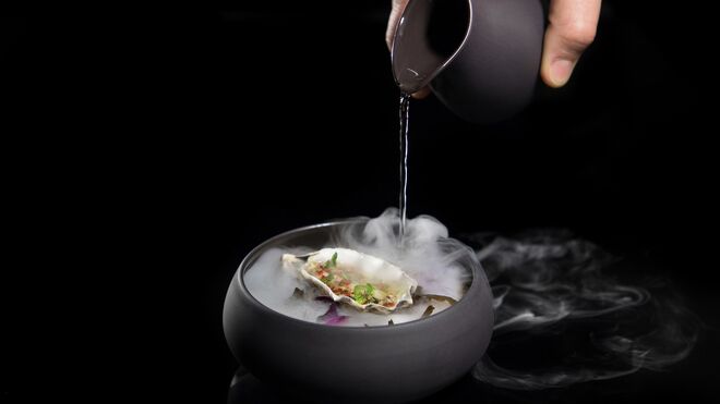 Ostra Fine de Claire com molho shiso verde.