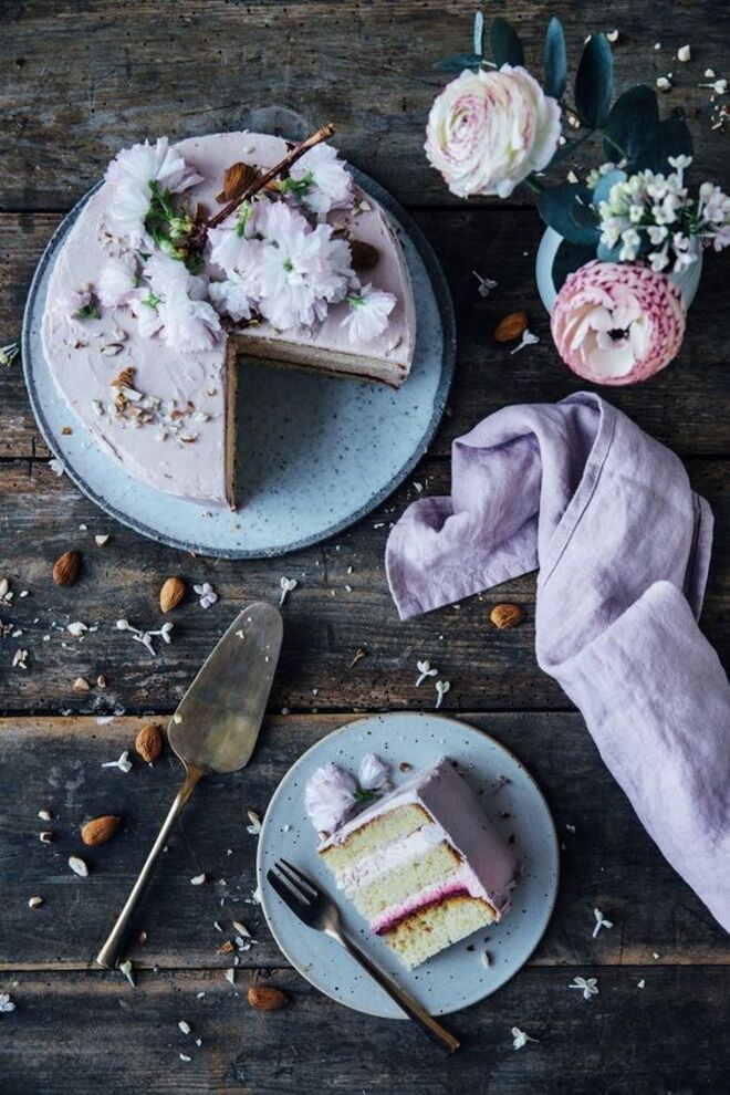 Todos os dias não é uma ocasião especial | Segundo Carla Heiser, pode cometer um excesso de vez em quando, mas a sua alimentação diária é o que vai manter o seu peso estável. Por isso, se tiver muitos aniversários ou eventos, escolha aqueles em que vai comer doces e não os coma depois em casa ou no trabalho. 