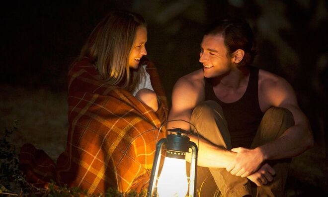 10. Acampar no jardim | Para uma noite diferente, armem uma tenda no jardim, conversem a olhar as estrelas e, se conseguirem, façam uma fogueira para assar marshmallows. 