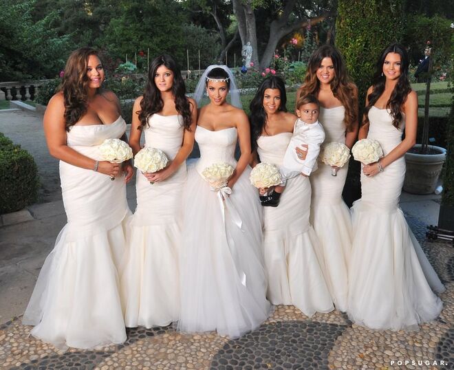 Irmãs Kardashian | Khloe casou em 2009 com Lamar Odom, Kim casou com Kris Humphries em 2011 e com Kanye West, em 2014. Nos três casamentos, as irmãs foram damas de honor. 