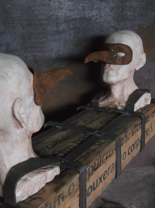 Visitar a exposição de escultura "Outros caminhos, a mesma viagem"