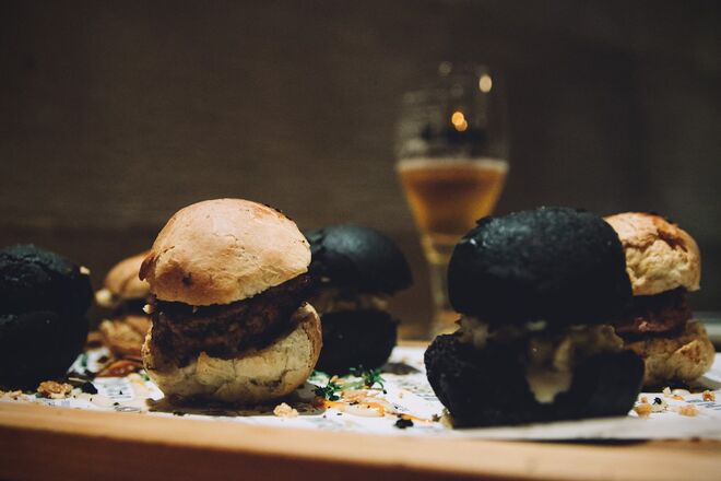 Hambúrgueres de vaca, uma das entradas mais pedidas