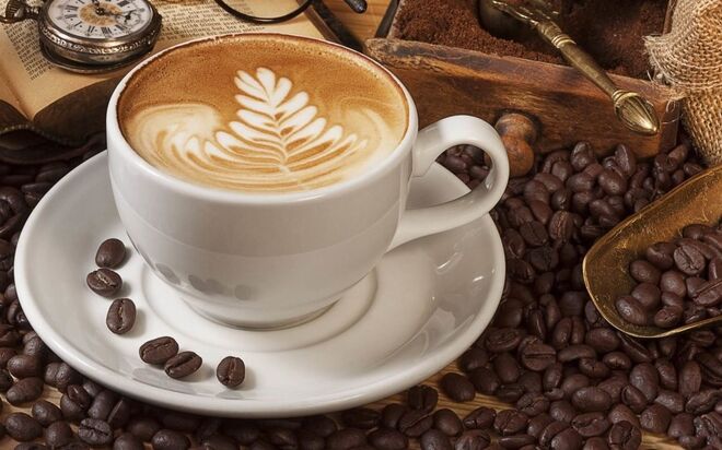 Café | Amy Reiley, autora do livro de receitas afrodisíacas Eat Cake Naked e diretora editorial do Eat Something Sexy, afirma que alguns alimentos afrodisíacos funcionam porque contêm estimulantes. Por esse motivo, o café é uma boa opção, pois funciona como intensificador de humor e estimulante. 