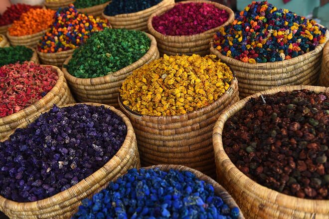 Especiarias e ervas afrodisíacas | Anami afirma que as ervas afrodisíacas são uma boa aposta, pois têm o poder concentrado. Açafrão, yohimbe e ginseng aumentam a libido, a força da ereção, o potencial orgásmico e a produção hormonal.	