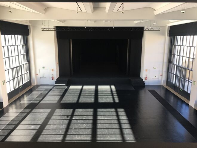 Capitólio, Plateia em pé