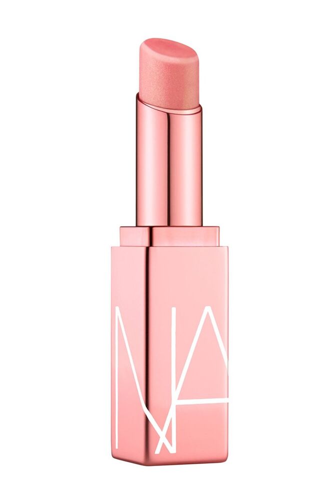 No desfile da Delpozo, destacou-se o novo Orgasm Afterglow Lip Balm da marca Nars. O bálsamo labial é levemente pigmentado e é mais um produto a juntar-se à família da gama Orgasm. A previsão do lançamento é para este verão.