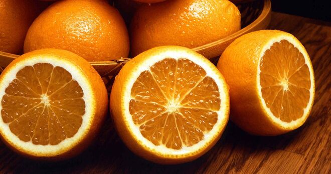 Laranja | A laranja tem 86,8 ml de água por cada 100 gramas. 