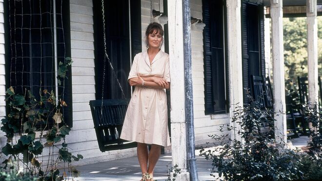 Meryl Streep interpreta o papel de Francesca Johnson, no filme As Pontes de Madison County (1995), de Clint Eastwood.