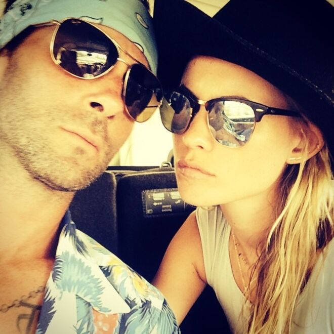 Behati Prinsloo e Adam Levine | Prinsloo e Levine casaram no México, em julho de 2014. A lua-de-mel foi na África do Sul, país onde a noiva nasceu.