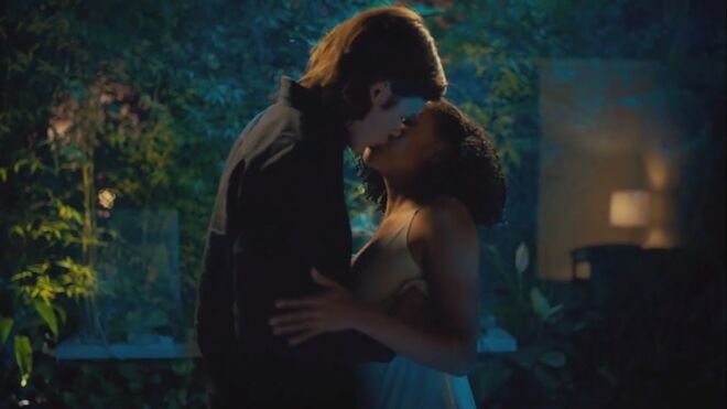 Queima calorias | Beijar pode queimar entre duas a seis calorias por minuto. No entanto, beijar com a língua queima 26 calorias por minuto, já que usa todos os músculos da cara. Investigadores também dizem que, durante o beijo, usamos 30 músculos, o que ajuda a manter as bochechas firmes. 