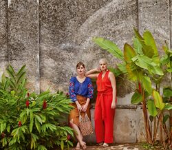 Stella Duval e Malene Sorensen são as protagonistas da campanha Violeta by Mango