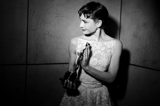 Audrey Hepburn | Uma das atrizes mais conhecidas da época de ouro do cinema norte-americano é Audrey Hepburn. Venceu o Óscar de Melhor Atriz, em 1954, pelo filme Férias em Roma. 