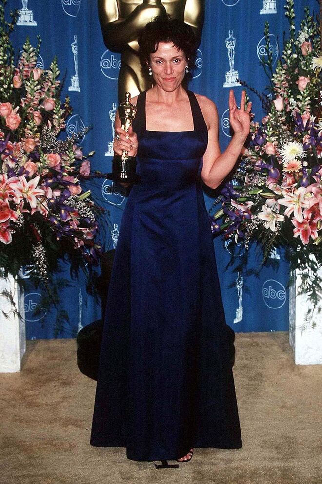 Frances McDormand | A atriz venceu o primeiro Óscar de Melhor Atriz, em 1997, pelo papel de Marge Gunderson, no filme dos irmãos Cohen, Fargo. É das poucas atrizes que na sua carreira já conta com um Óscar, um Emmy e um Tony. 