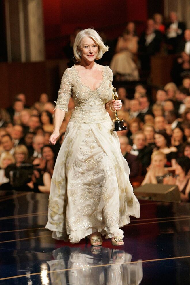 Helen Mirren | No filme A Rainha, Helen Mirren interpreta a rainha Isabel I de Inglaterra. Com esta interpretação, a atriz foi galardoada com o Óscar de Melhor Atriz, em 2007. 