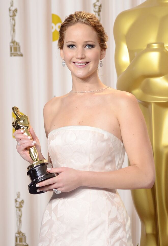 Jennifer Lawrence | Em 2013, aos 23 anos, Jennifer Lawrence venceu o Óscar de Melhor Atriz, pelo papel Tiffany Maxwell, no filme Guia Para um Final Feliz.