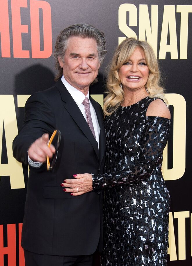 Goldie Hawn e Kurt Russell | Têm uma das relações mais conhecidas e admiradas em Hollywood, e estão juntos há mais de 30 anos, sem se casarem. Conheceram-se no final dos anos 60 e começaram a namorar em 1983. 