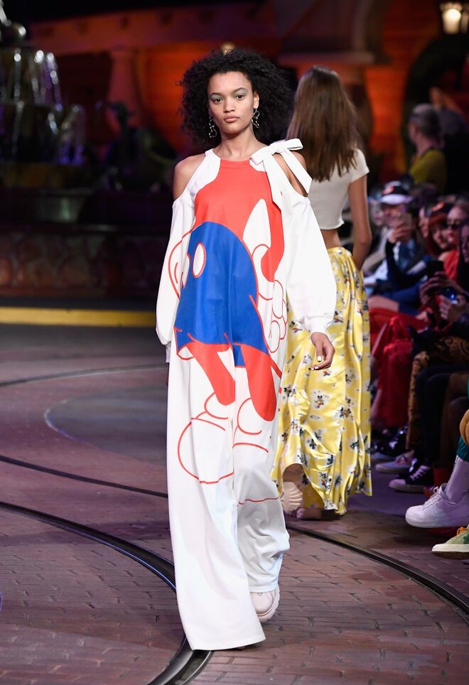 Algumas imagens do desfile Opening Ceremony x Disney 