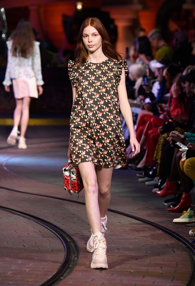 Algumas imagens do desfile Opening Ceremony x Disney 