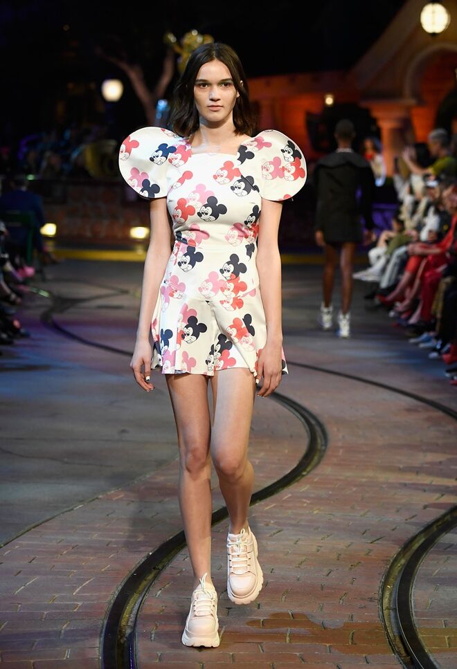 Algumas imagens do desfile Opening Ceremony x Disney 