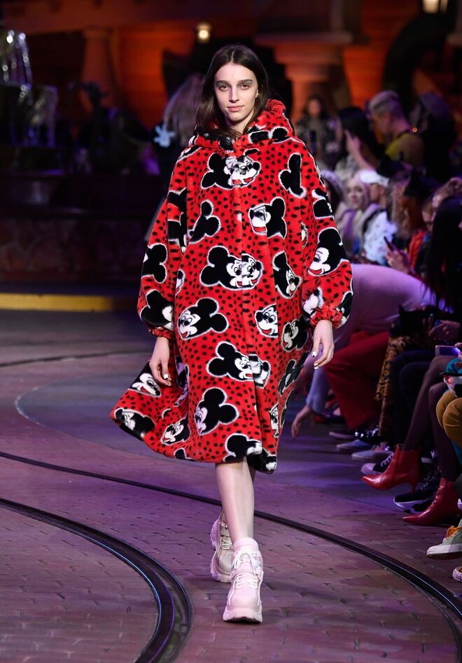 Algumas imagens do desfile Opening Ceremony x Disney 