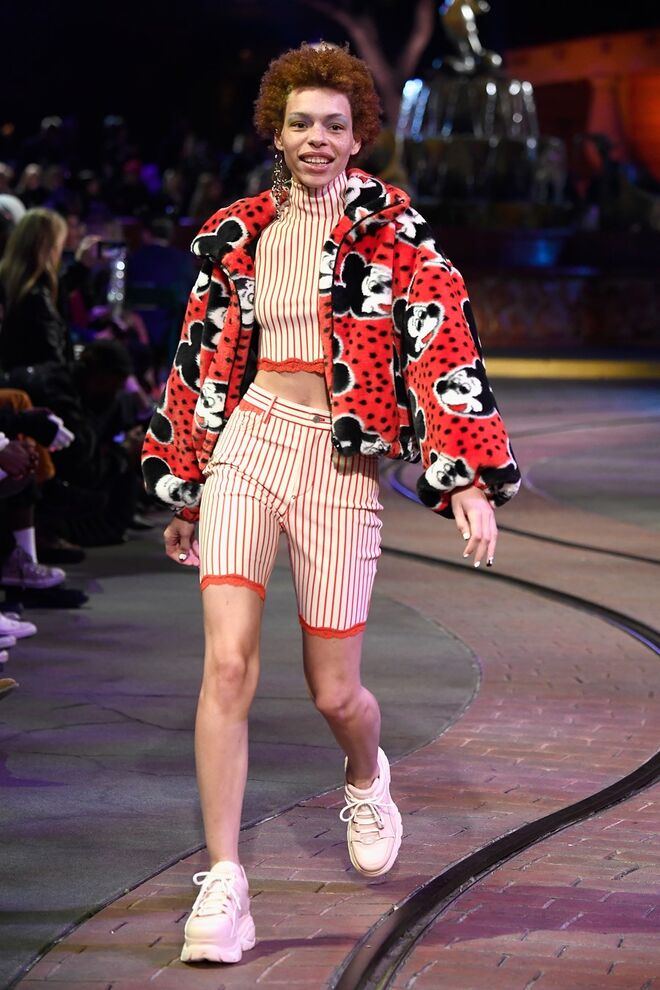 Algumas imagens do desfile Opening Ceremony x Disney 