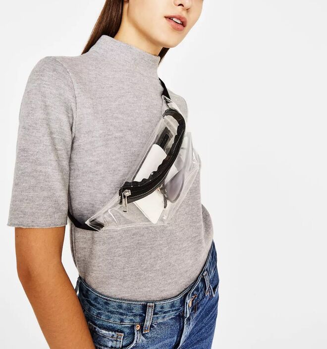 Bolsa de cintura transparente, €12,99, Bershka