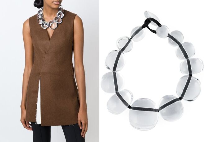 Transparent necklace, €716, Monies, em www.farfetch.com